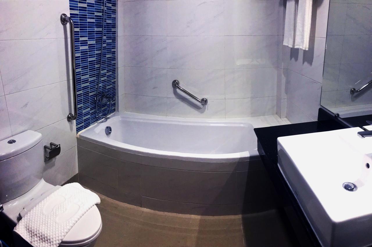 Hotel Azure Yangon Bagian luar foto