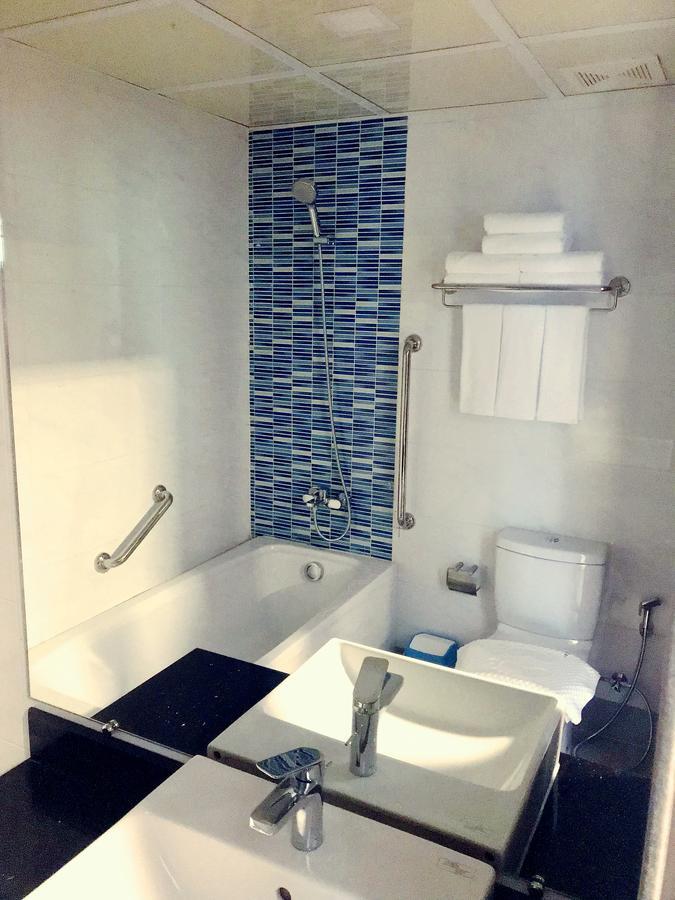 Hotel Azure Yangon Bagian luar foto